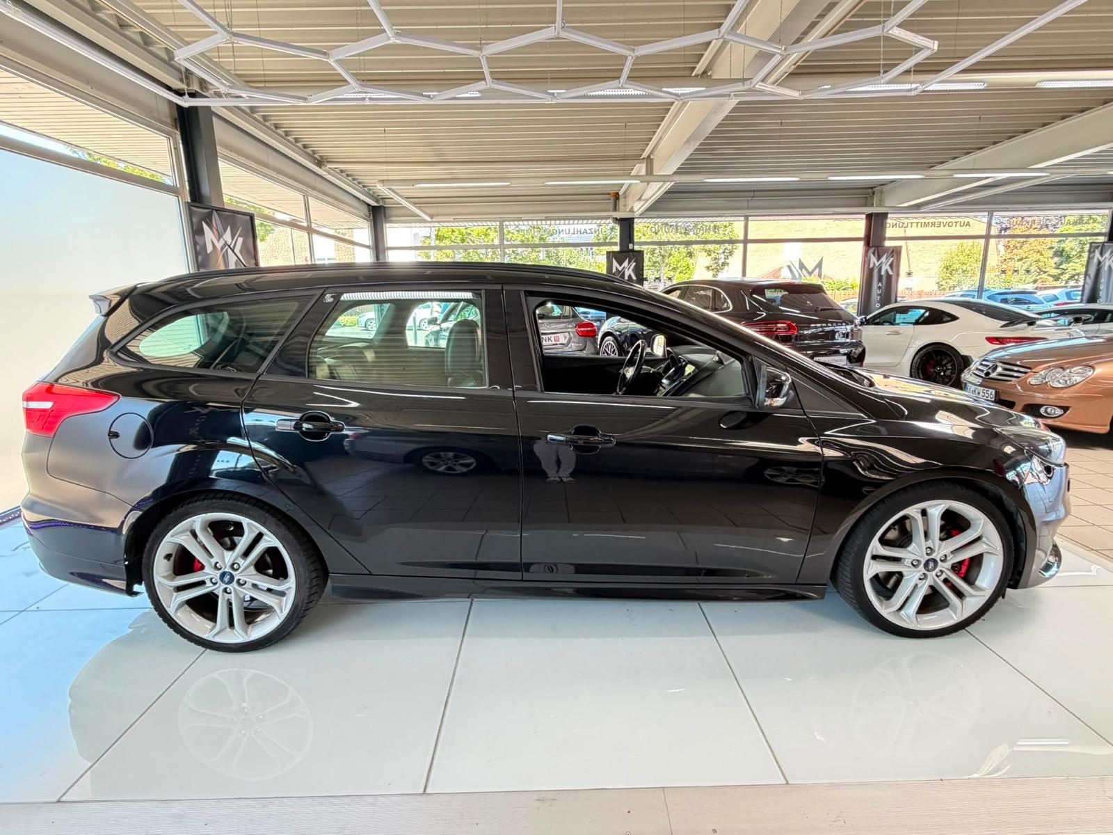 Ford Focus Turnier ST*NAV*PDC*KLIMA*SONY*XEN*GAR