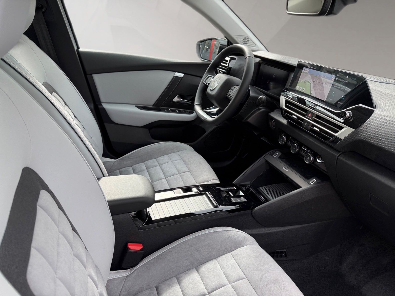 Fahrzeugabbildung Citroën C4 Hybrid 145 MAX - Vollausstattung*Massage*ACC