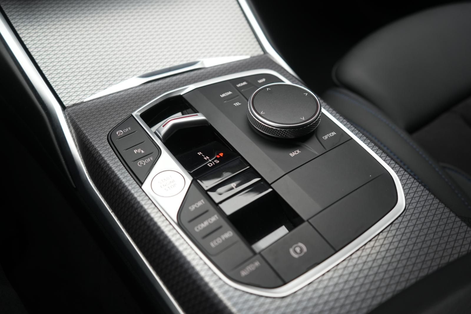 BMW 320 i Touring M Sport ACC/Kamera/Wide/LED foto 18