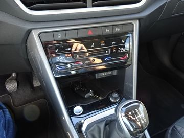 Fotografie 26 des VW T-Roc 1.5 TSI Style*Navi*AHK*SHZ*LED