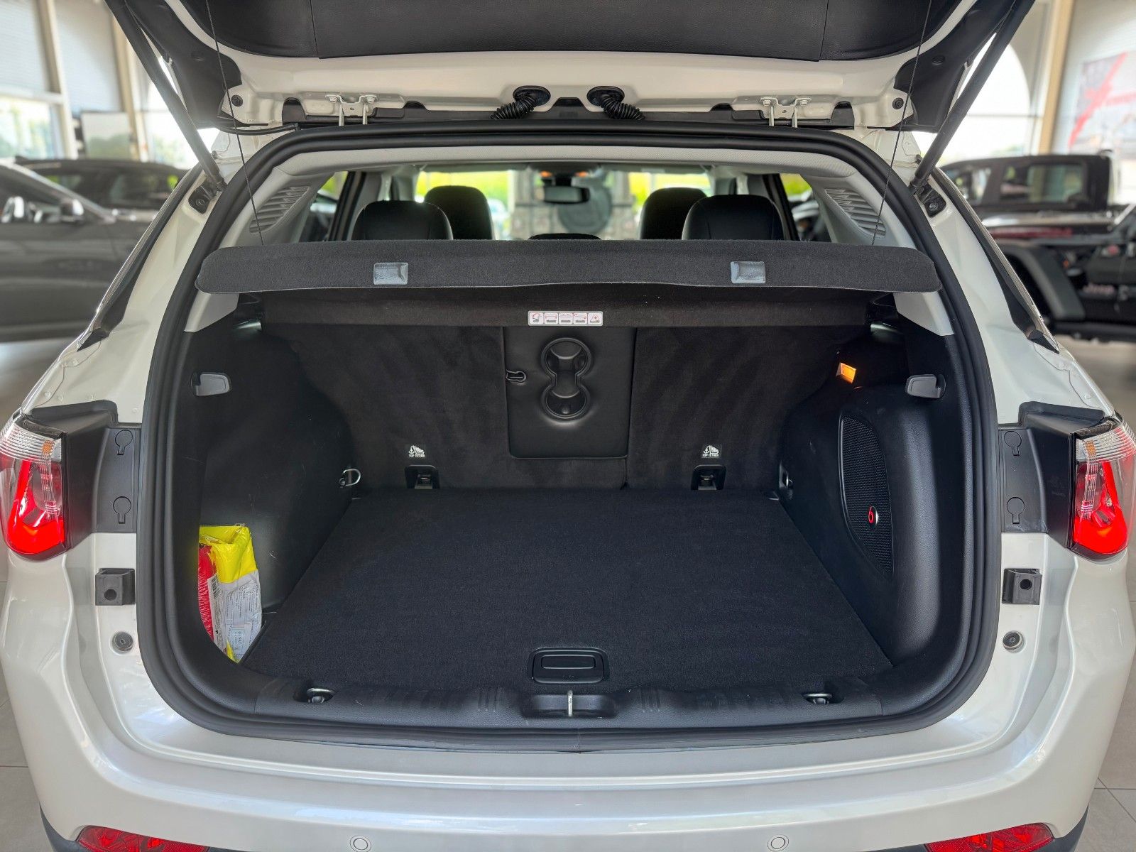 Fahrzeugabbildung Jeep Compass Limited 4WD DAB+ Xenon Beats Navi