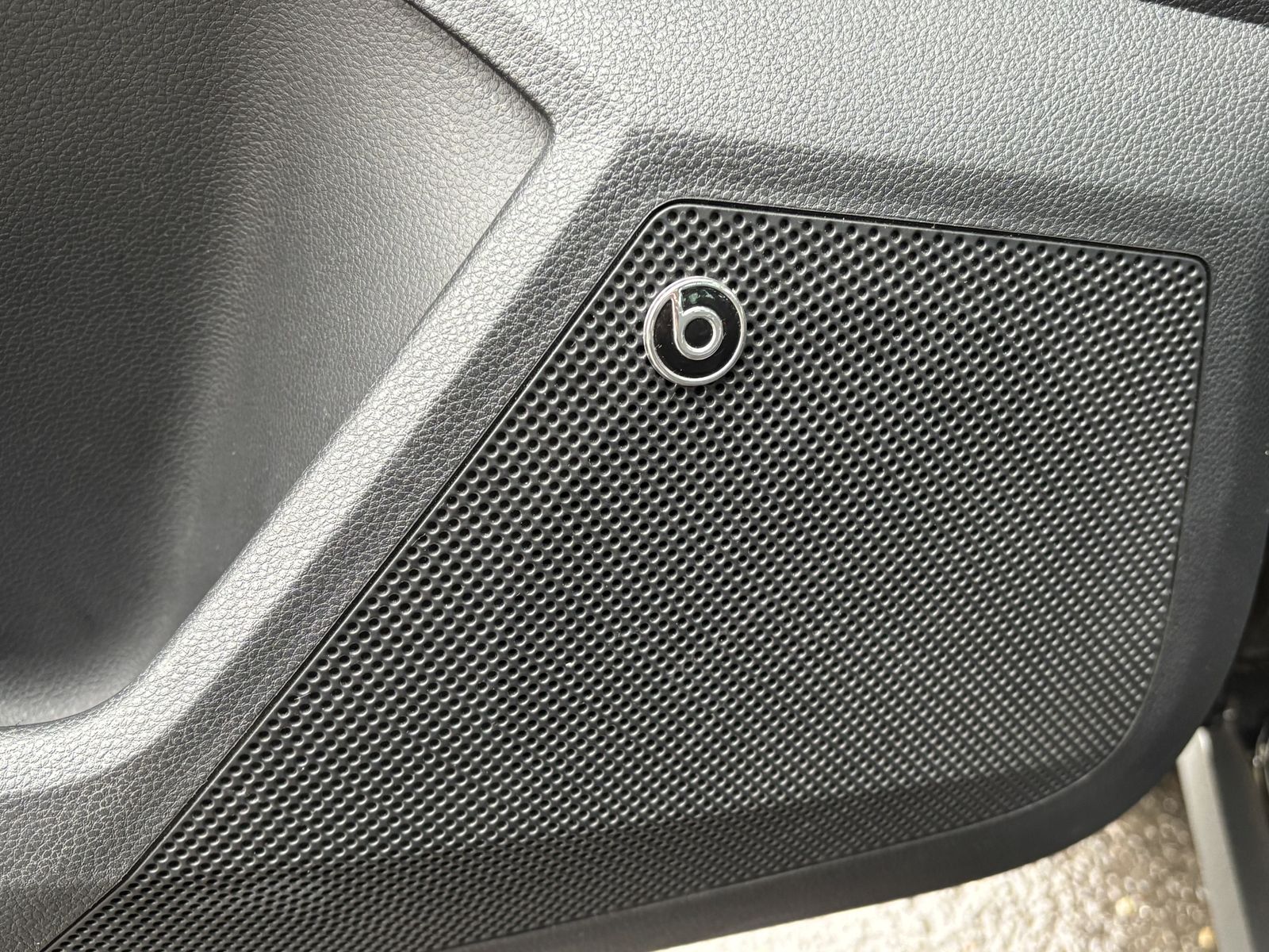 Fahrzeugabbildung SEAT Arona 1.5 TSI DSG FR Line-NAV-LED-KAMERA-VIRTUAL