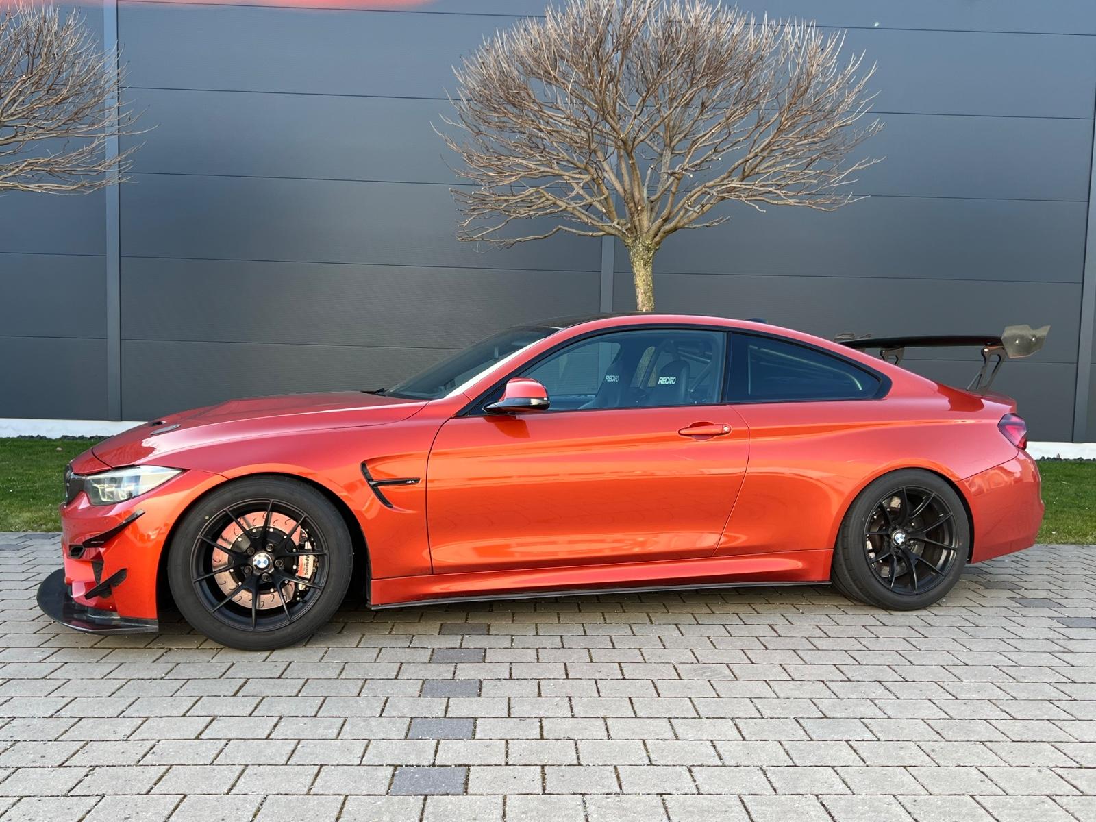 BMW M4 Coupe DKG 1OF1 TRACKTOOL RECARO LM820 DE FZG.