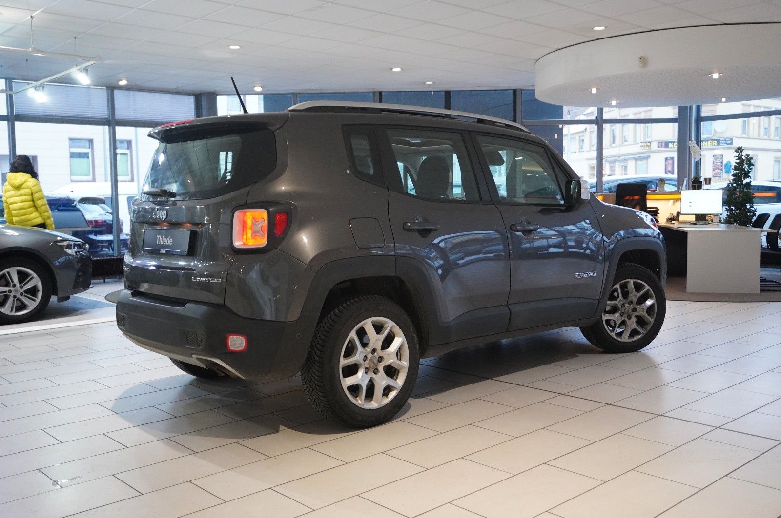 Fahrzeugabbildung Jeep Renegade 1.4 LIMITED 4WD BI-XENON/SHZ/PANO./DAB+