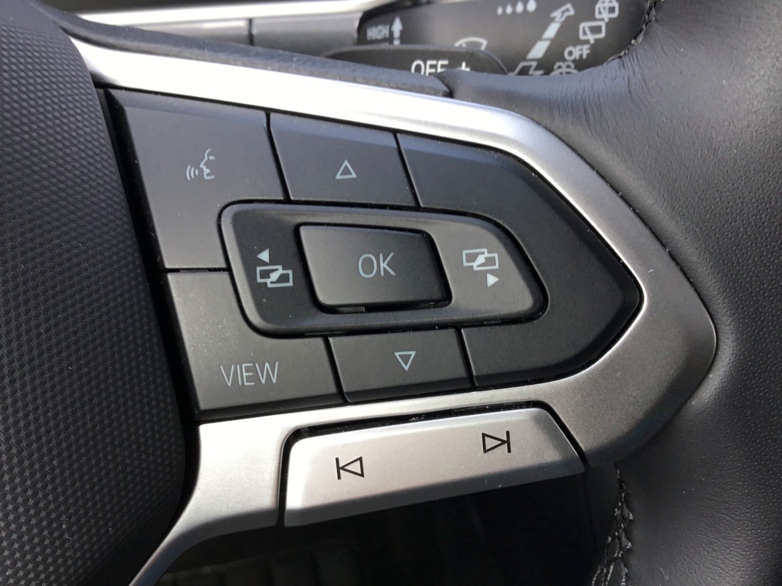 Fahrzeugabbildung Volkswagen T-Roc 1.5 TSI DSG Style+ACC+MatrixLED+Kessy+Navi