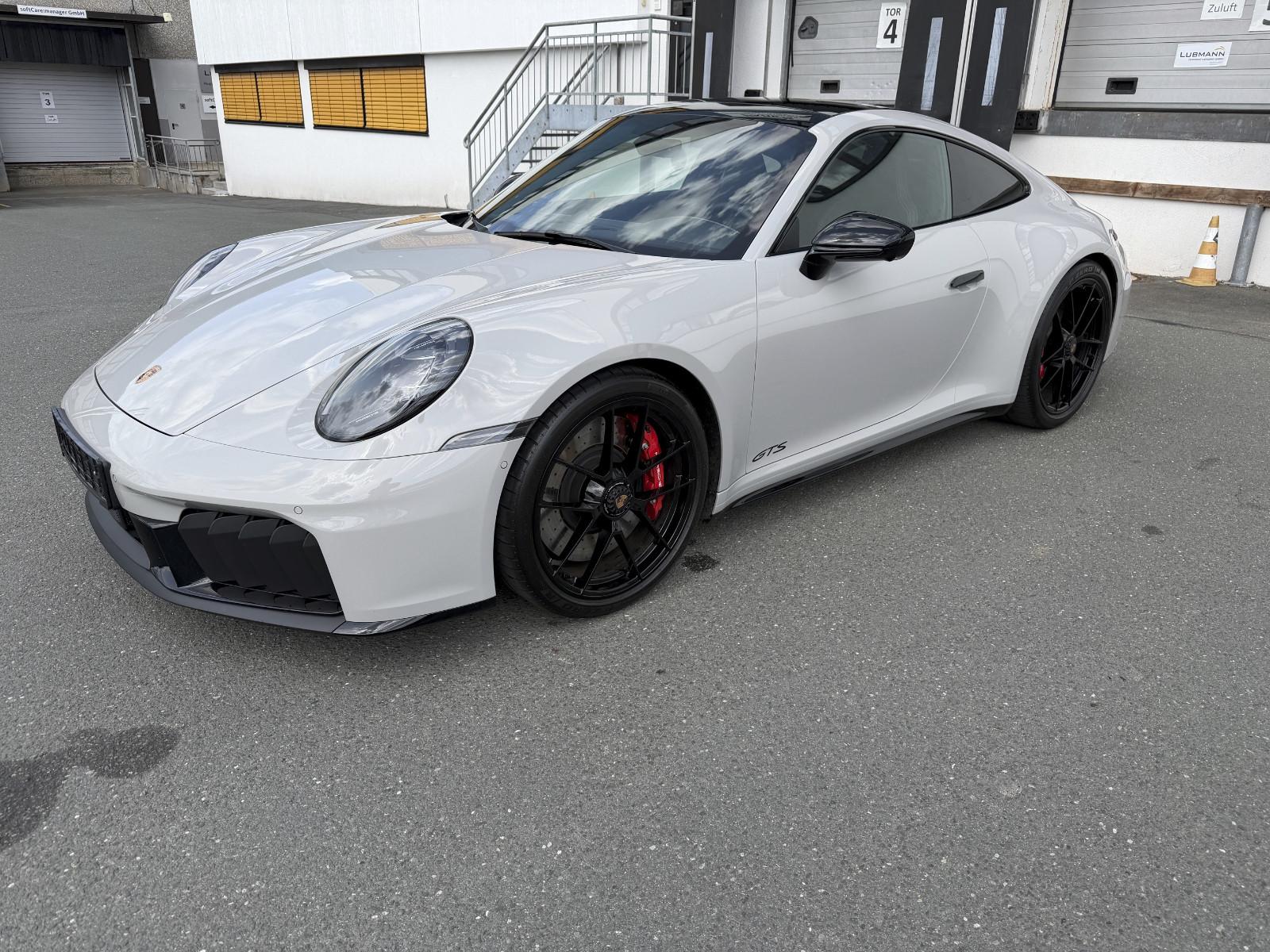 Porsche 992.2 GTS T-Hybrid Inno kreide Leder NP215´€