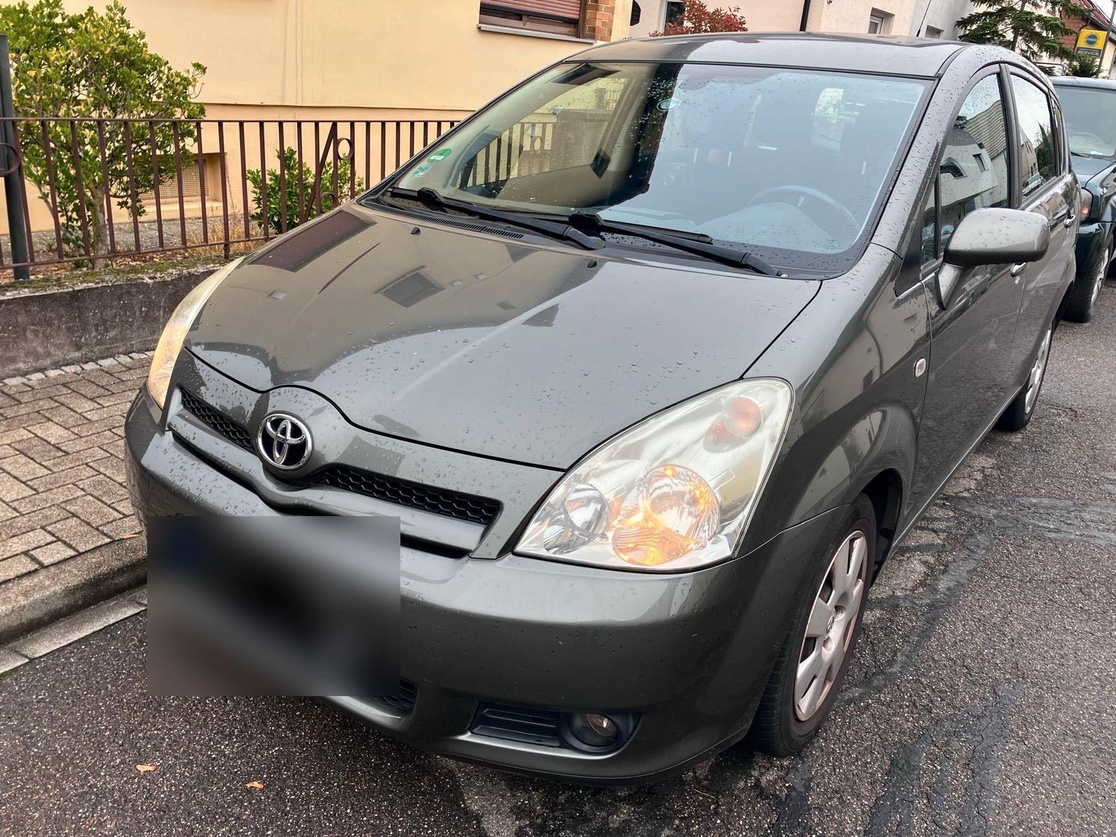 Toyota Verso 2006 — rear view