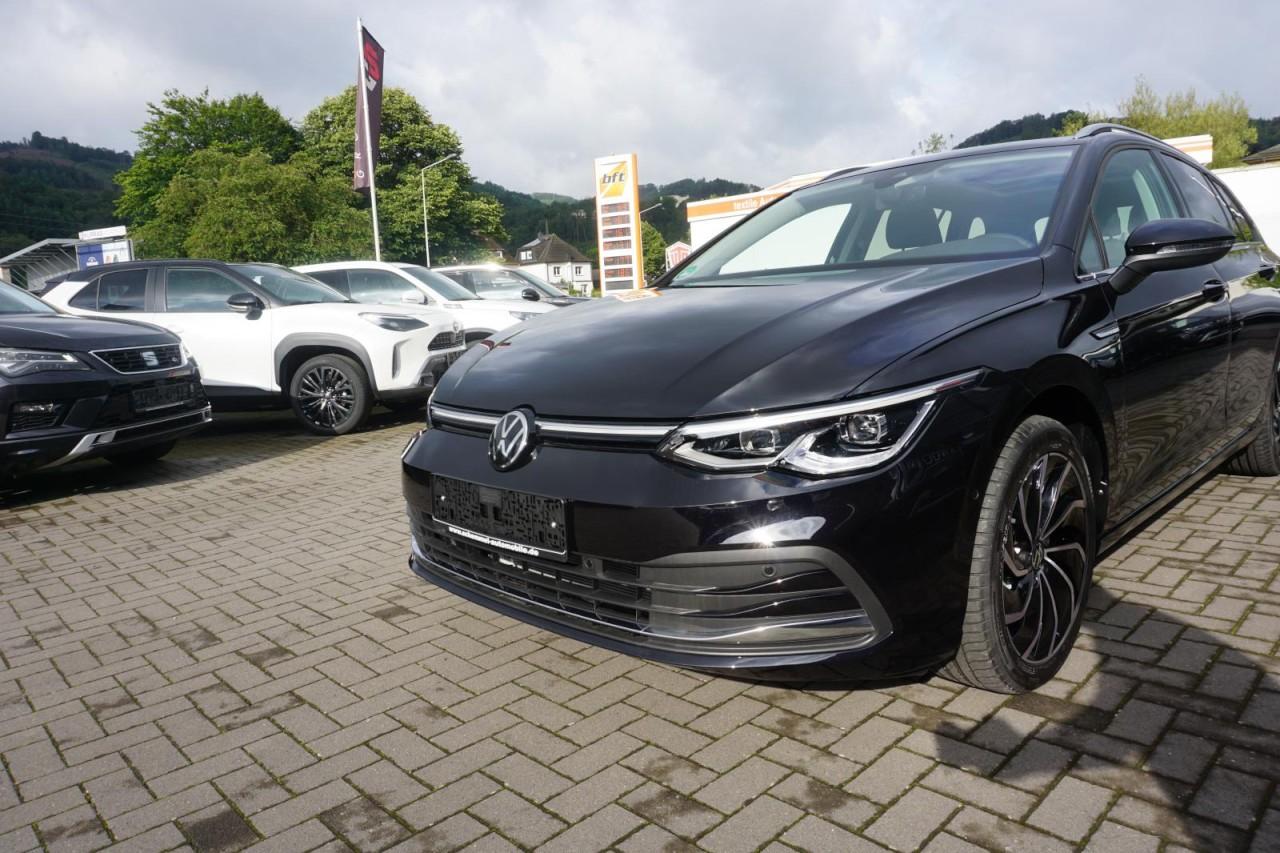 Volkswagen Golf 8 Variant 1.5 eTSI DSG 150PS Panorama ACC K