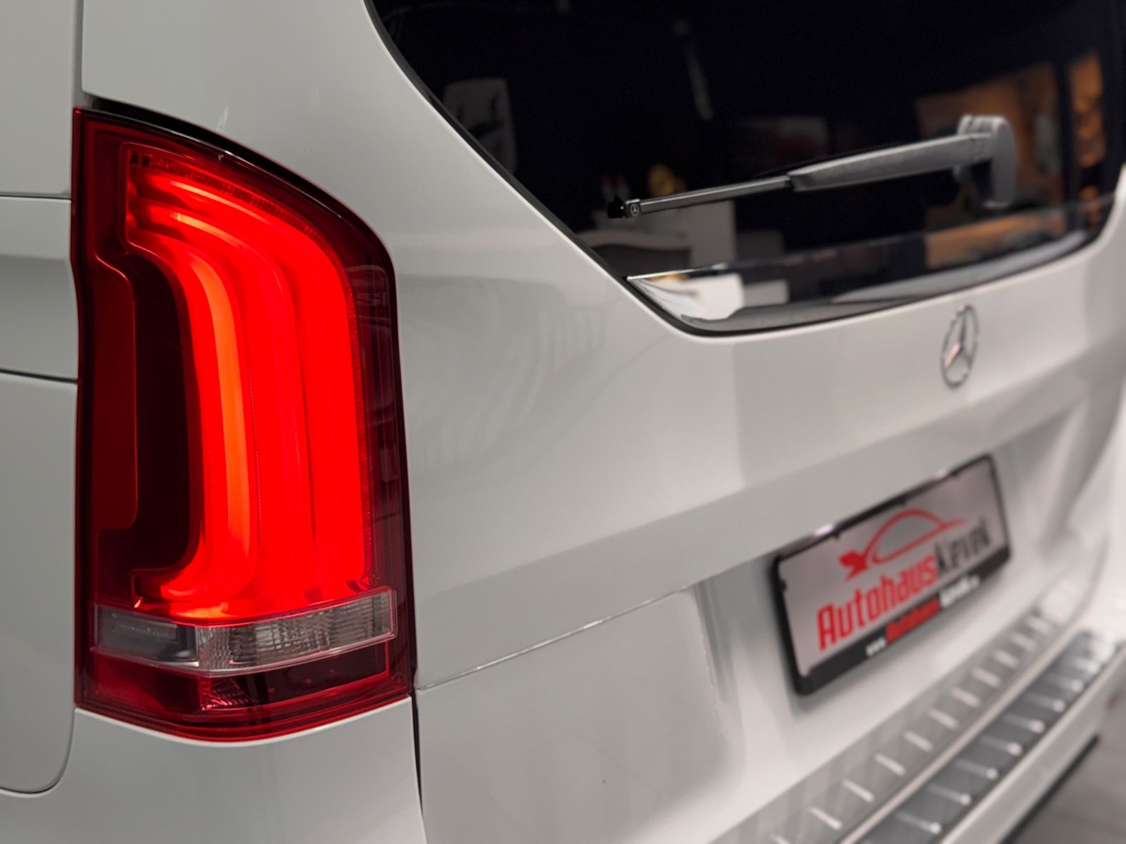 Fahrzeugabbildung Mercedes-Benz V 300d EDITION lang|AMG-LINE|7-SITZER|AHK|NAVI|