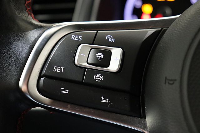 T-Roc Sport 1.5 TSI DSG LED NAVI KAMERA ACC el.H