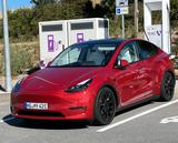 Tesla Model Y Long Range AWD, 20-Zoll, weiße Sitze, WR - Tesla Model Y: Rot