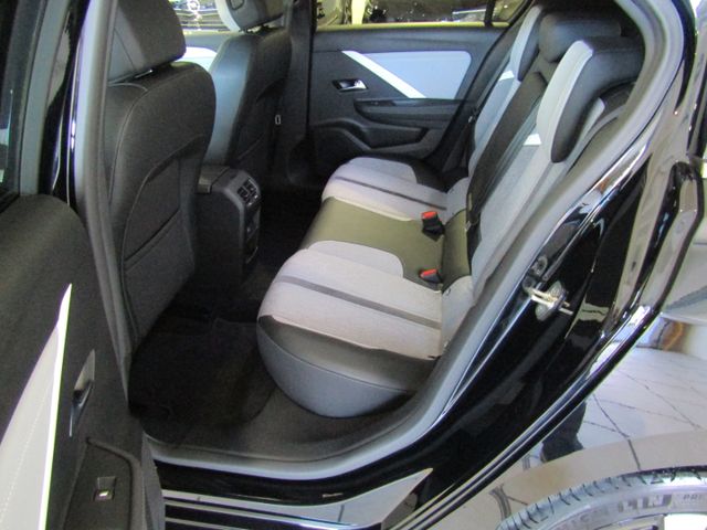 Astra Elegance 1.2 NAV BT LED SHZ LHZ KAM PDC