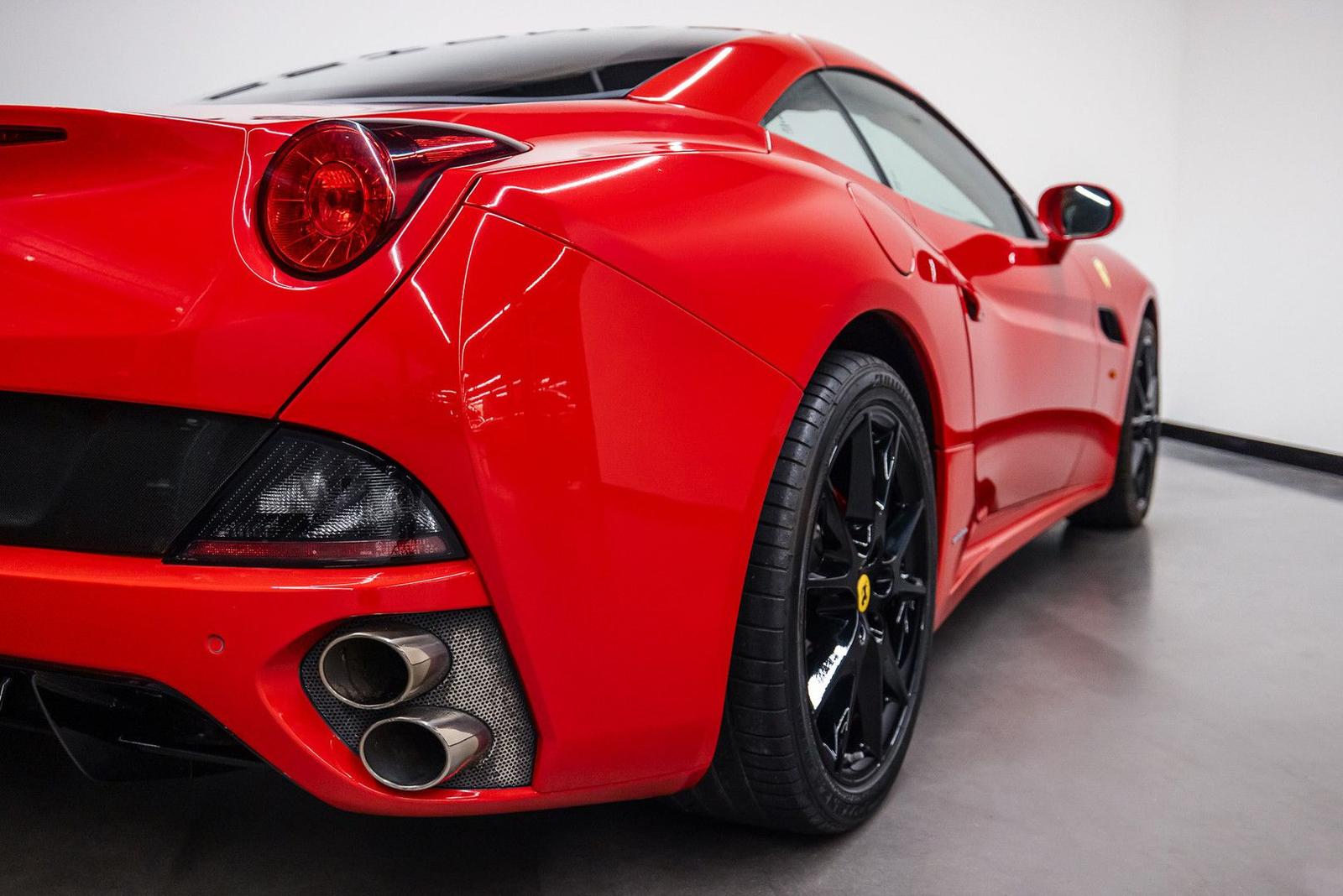 Ferrari California 30 4.3 V8 490 ch • Boîte F1 double embrayage • 29 600 km • Rouge / cuir beige