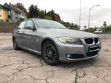 BMW 318 Baureihe 3 Touring 318i Automatik Navi/PDC - BMW 318 aus 2010: Kombi, 318i