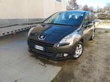 Peugeot 5008 1.6 HDi 115CV Allure - Peugeot 5008 mit Diesel-Antrieb: Kleinbus, 1.6