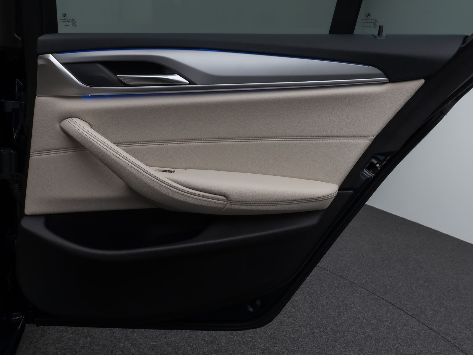 Fahrzeugabbildung BMW 530d xD Panoram Kamera HUD DAB HiFi SoftCl Sport