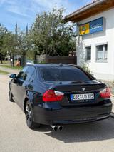 BMW E90 325i Monacoblau - BMW 325 aus 2006: 325i