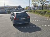 Volvo V90 dunkelblau metallic - : Beige, Metallic