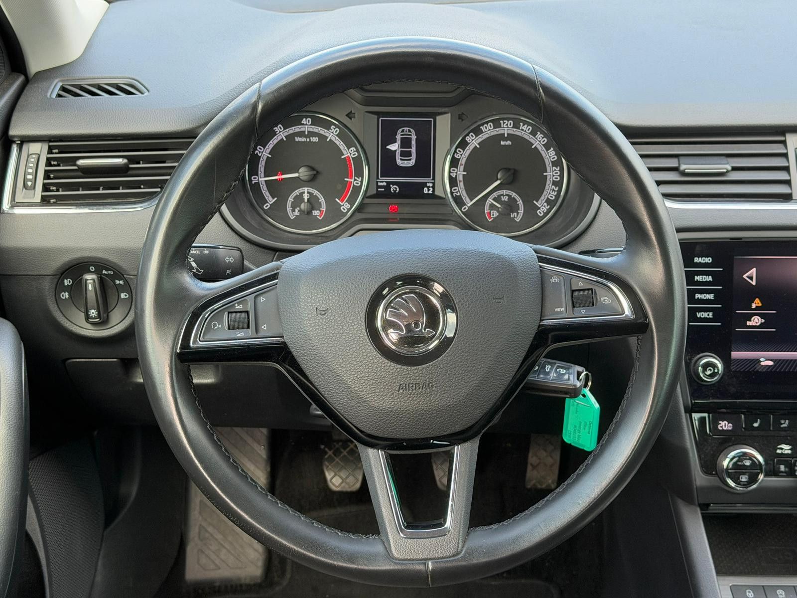 Fahrzeugabbildung SKODA Octavia Lim.*STNDHZNG*SZHZNG*TEMPOMAT*CARPLAY*