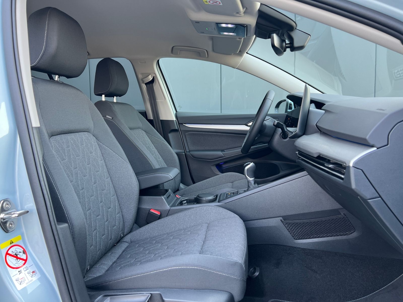 Fahrzeugabbildung Volkswagen Golf VIII Life 1.5 TSI *ACC, Light Assist, Sitzh