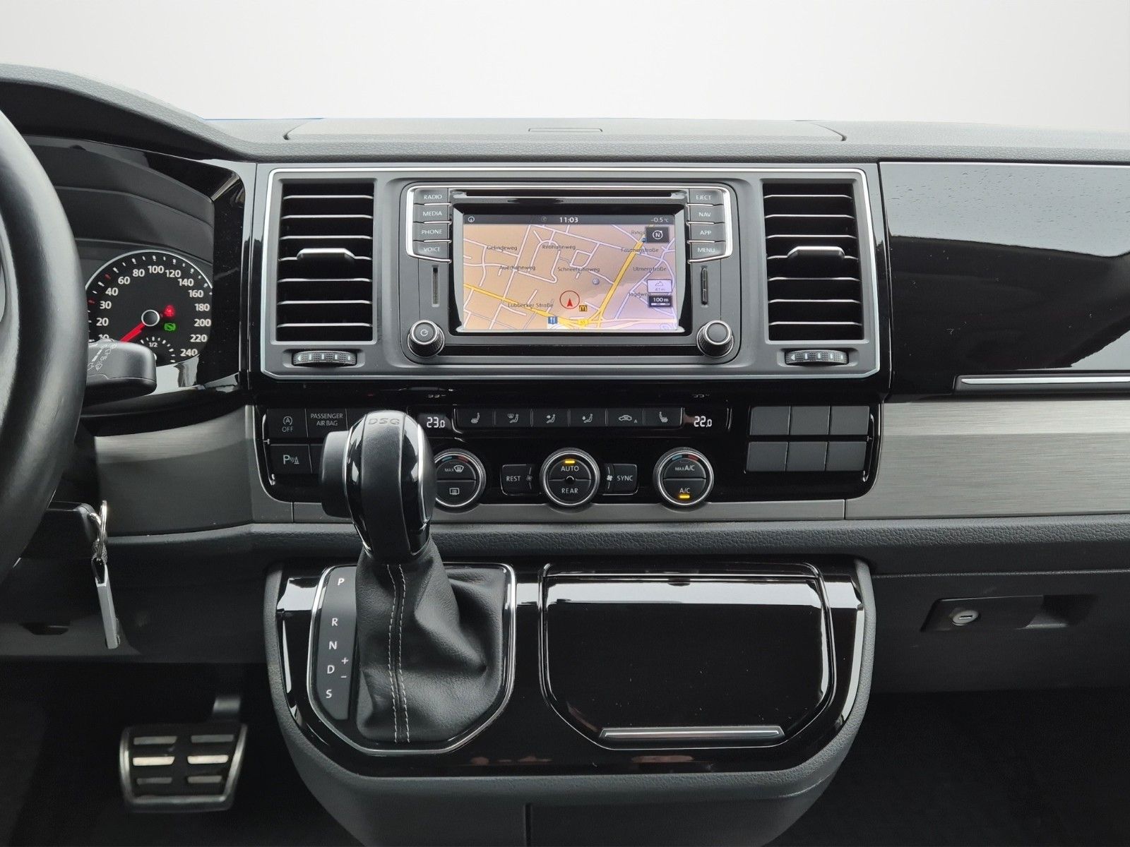 Fahrzeugabbildung Volkswagen T6 2.0 TDI COMFORT DSG AHK LED KAM STHZ WINTERR