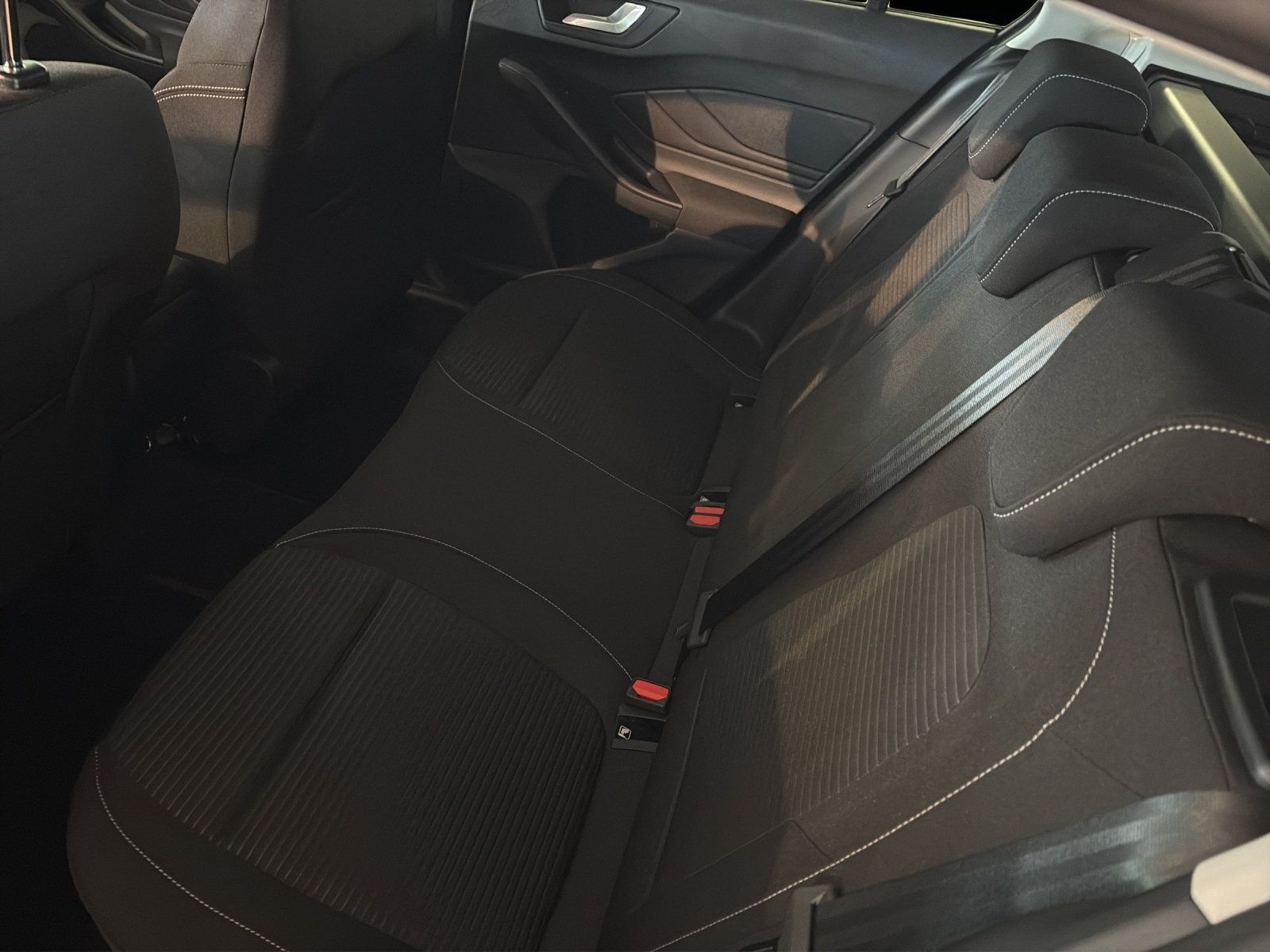 Fahrzeugabbildung Ford Focus Turnier Titanium Edition Fahrer Pak. Win.P