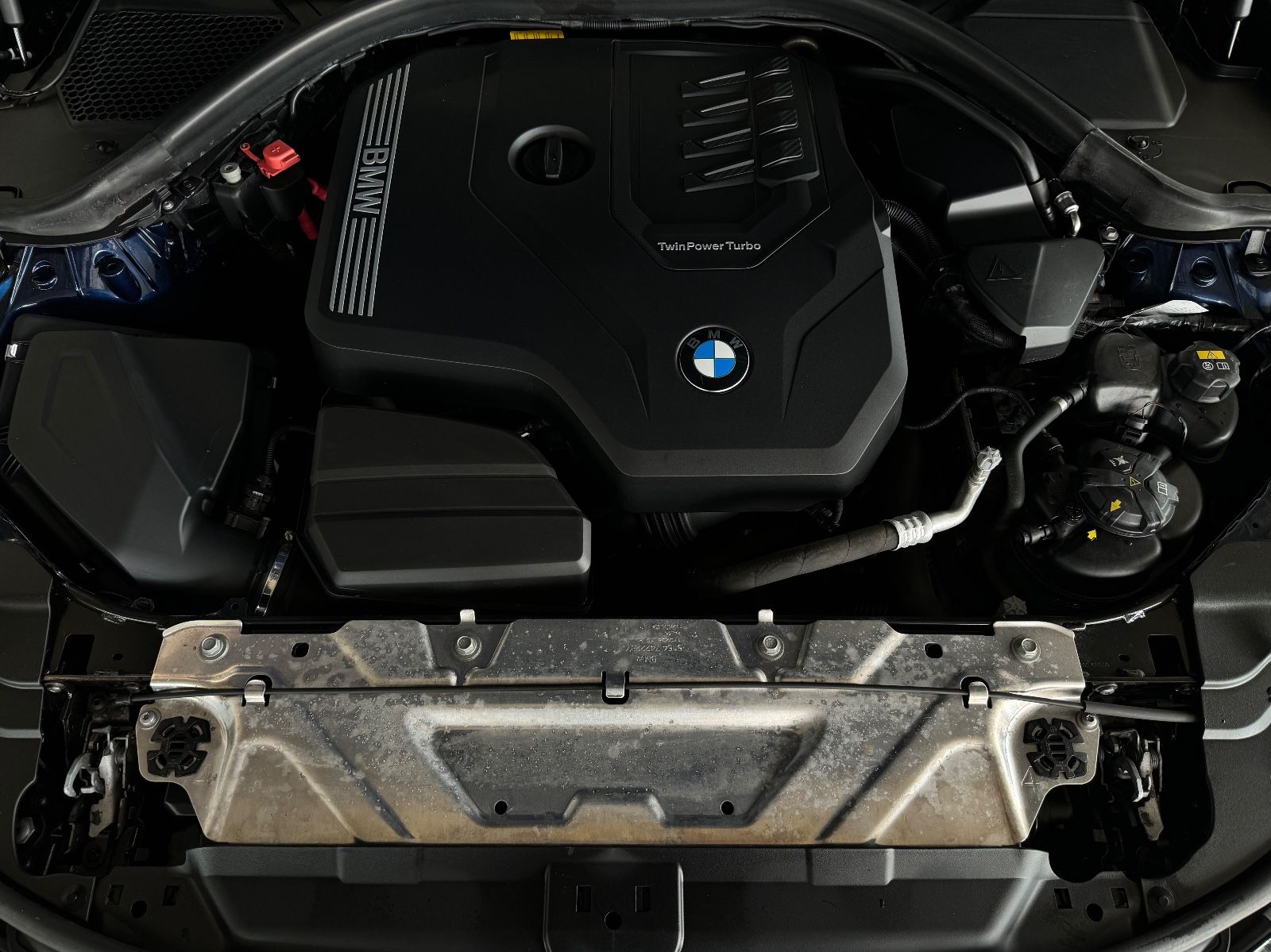 Fahrzeugabbildung BMW 330i Sport Line Panorama Laser HUD DAB H/K Leder