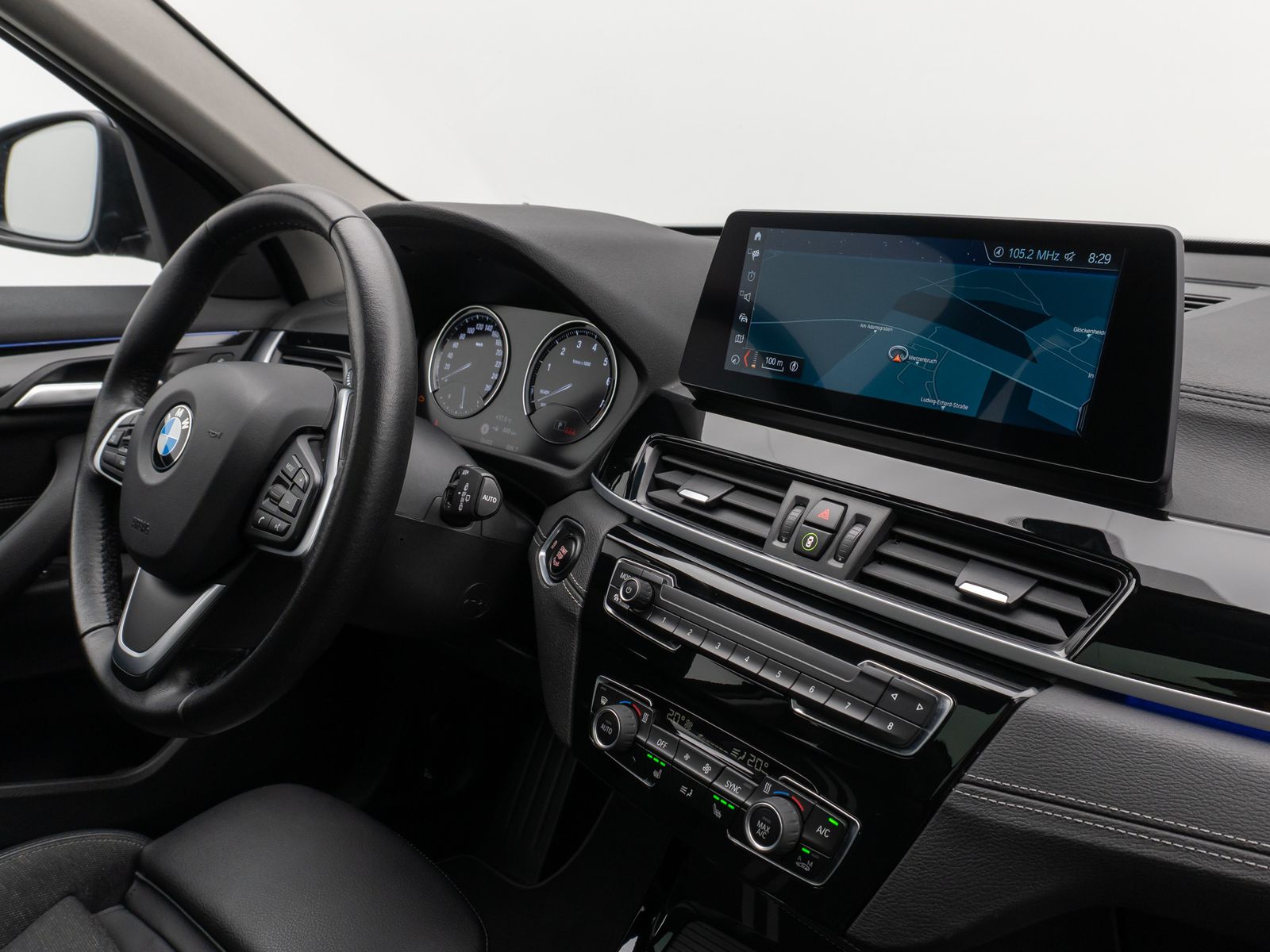 Fahrzeugabbildung BMW X1 xD20i Sport Line Panorama Kamera HUD DAB HiFi
