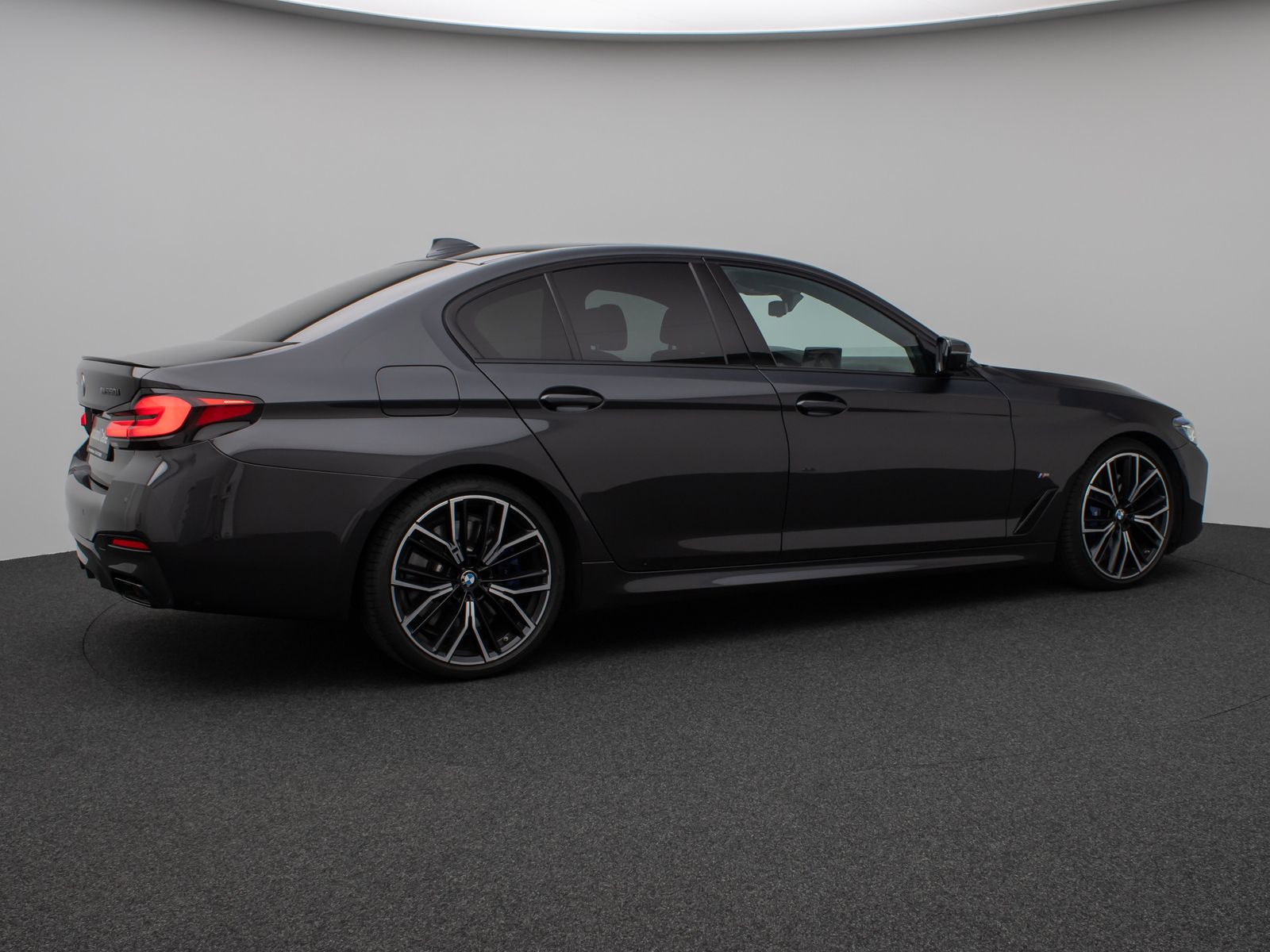 Fahrzeugabbildung BMW M550i xD Laser SoftClos 360°HUD DAB H/K DisplKey