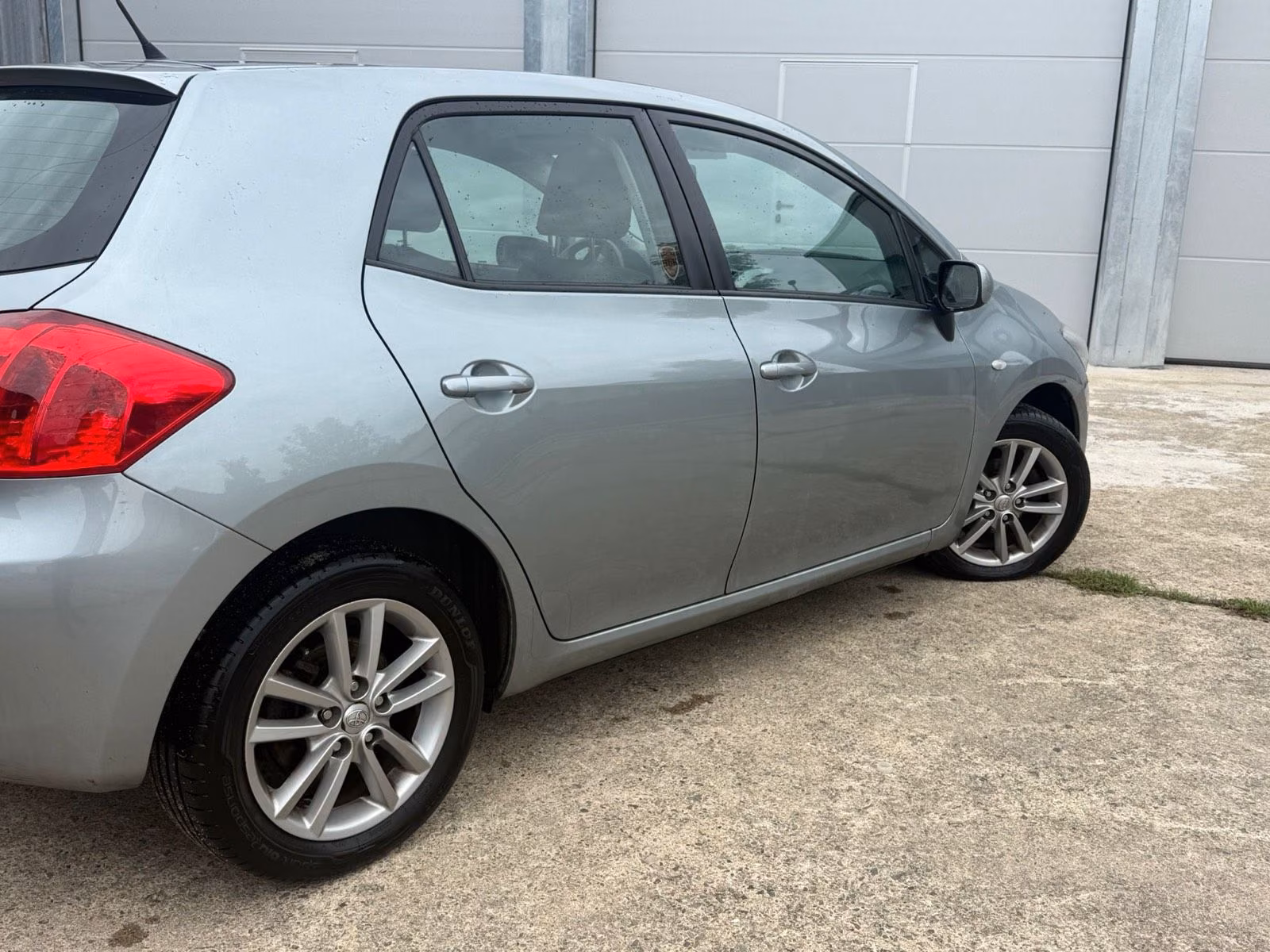Toyota Auris 2009 — rear view
