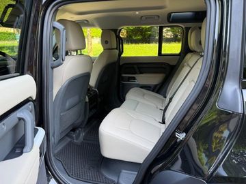 Land-Rover Defender - 7