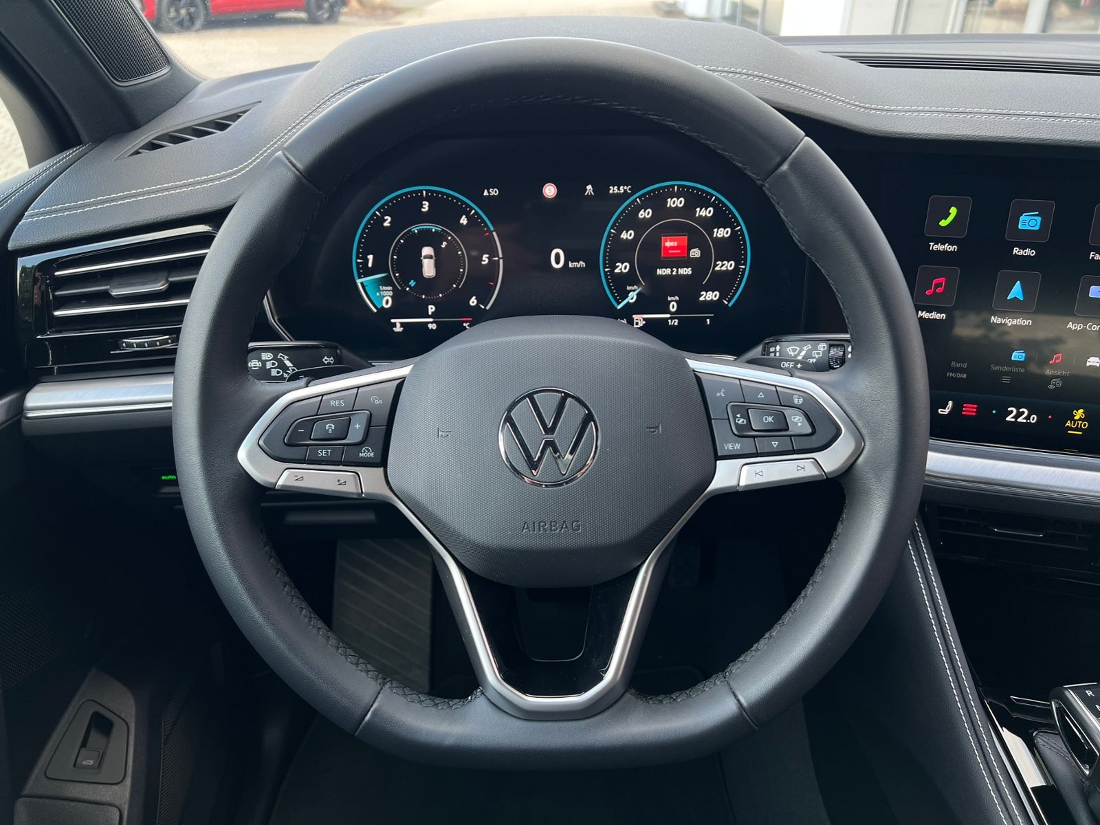Fahrzeugabbildung Volkswagen Touareg 3.0 TDI 4MOTION *AHK, Luft, Leder, ACC,