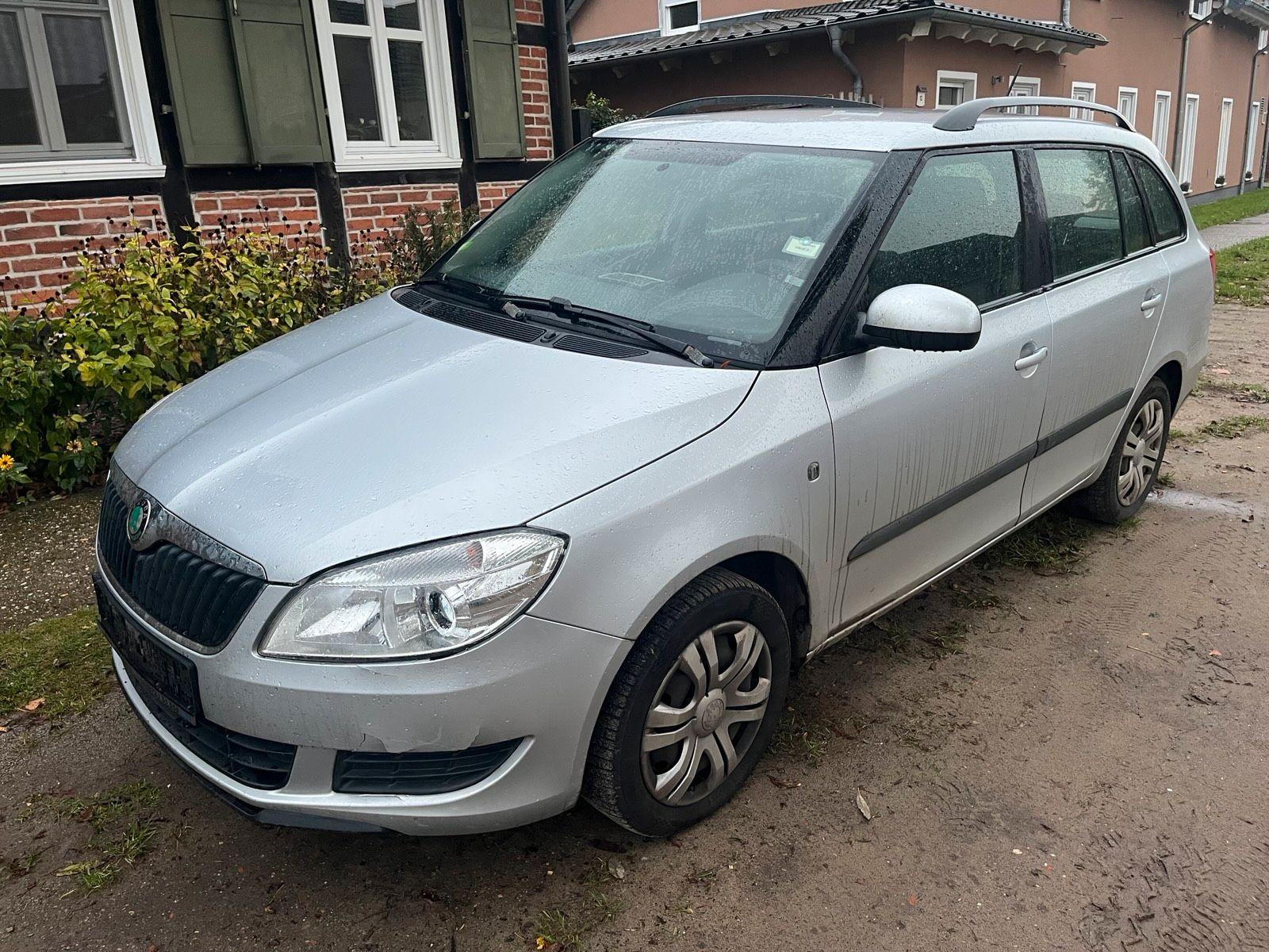 Skoda Fabia 2012 — rear view