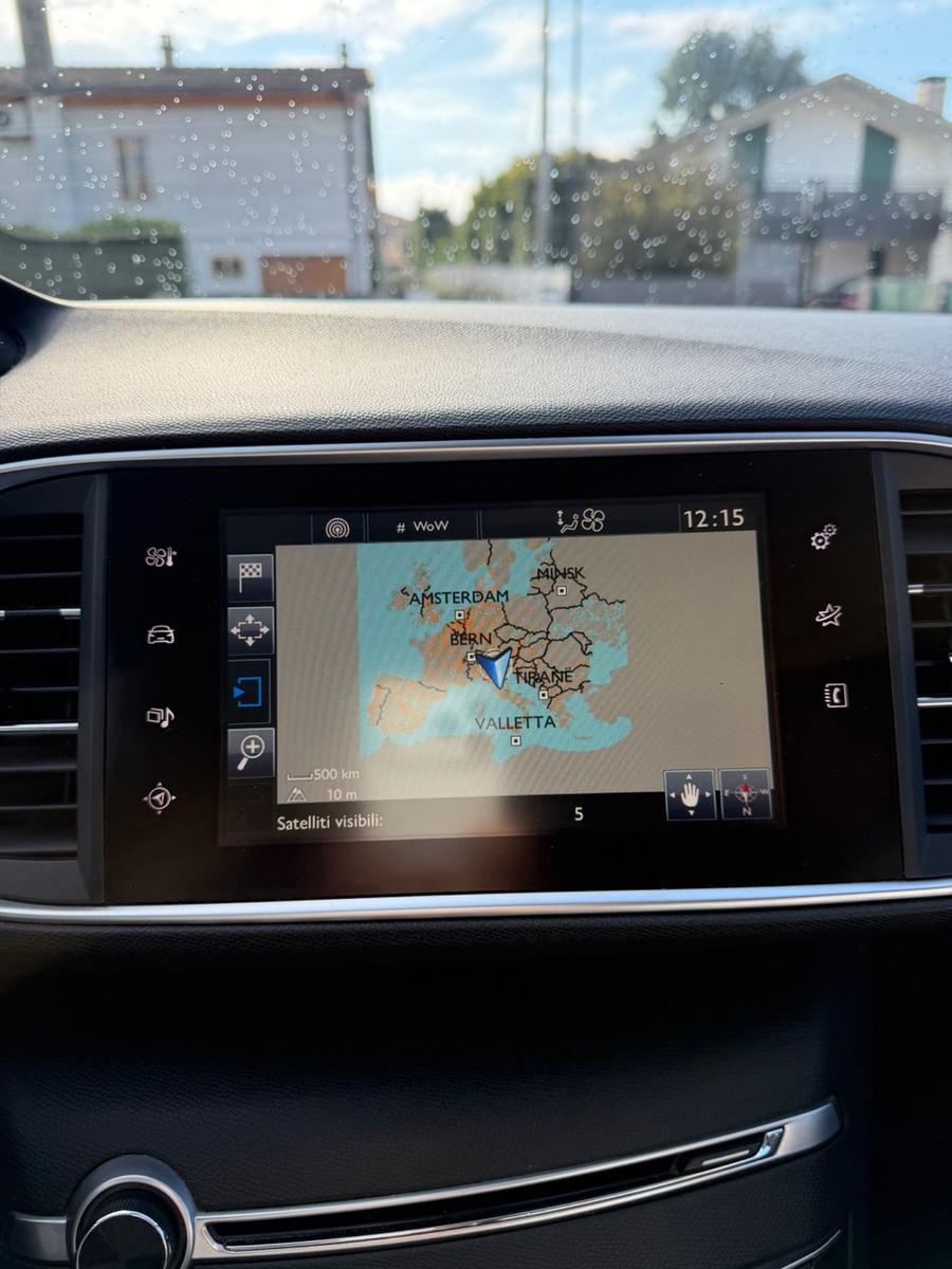 Peugeot 308 2015 — photo 13