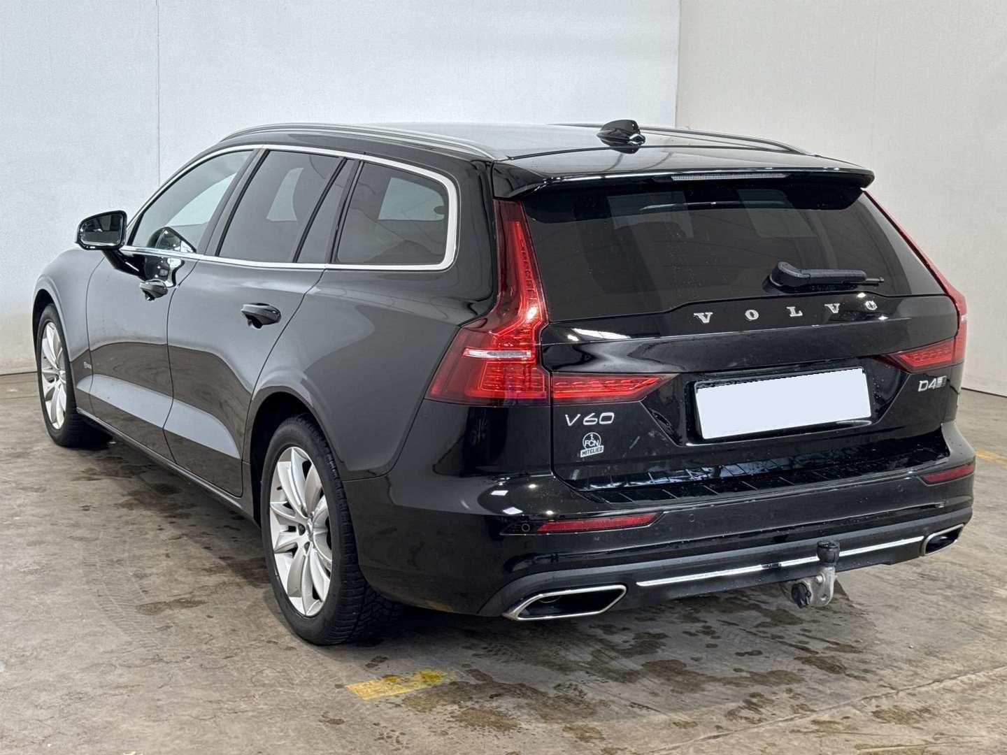 Volvo V60 D4 AWD Inscription Leder AHK ACC LED Spur 18