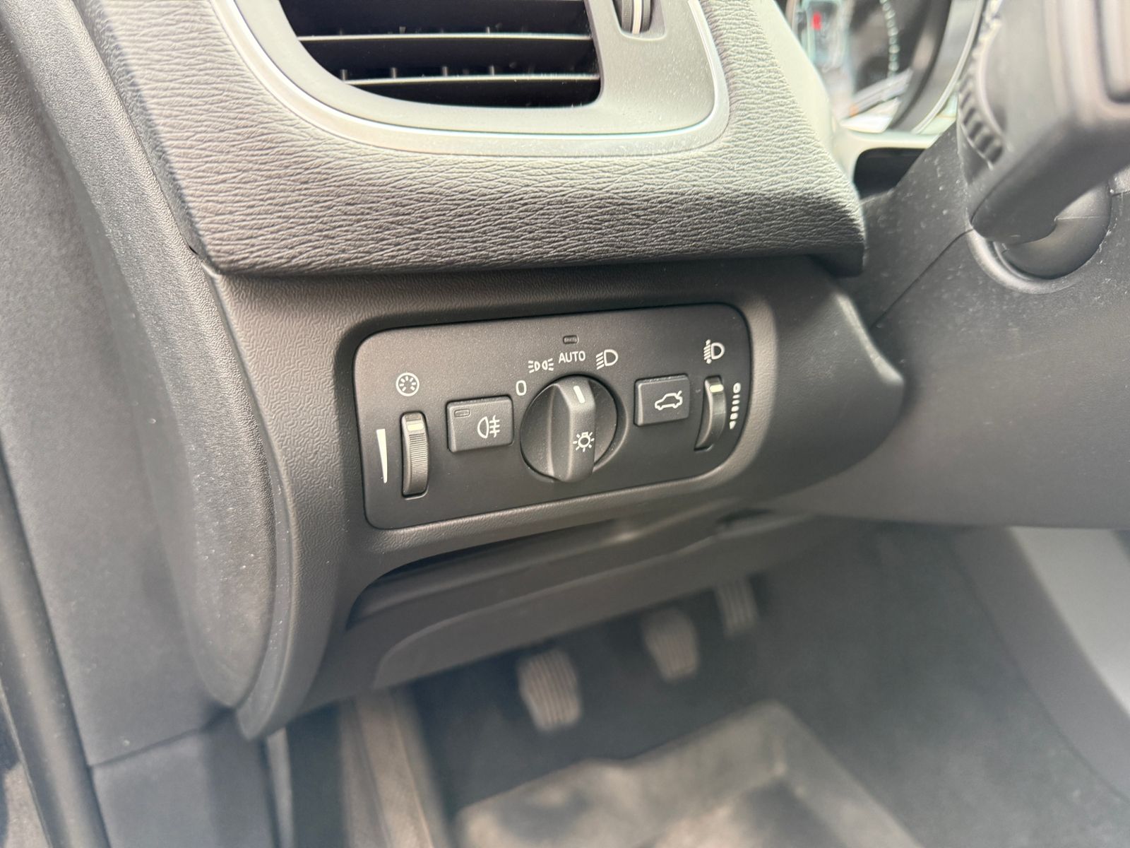 Fahrzeugabbildung Volvo V40 Kinetic RFK KLIMA ALU 8-Fach bereift
