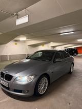 BMW E92 330i 272 PS Handschalter CarPlay - BMW 330 aus 2006: 330i