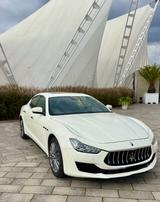 Maserati Ghibli 3.0 V6 TÜV 03/27, SOFT-Close, KEYLEES GO - weiße Maserati Ghibli