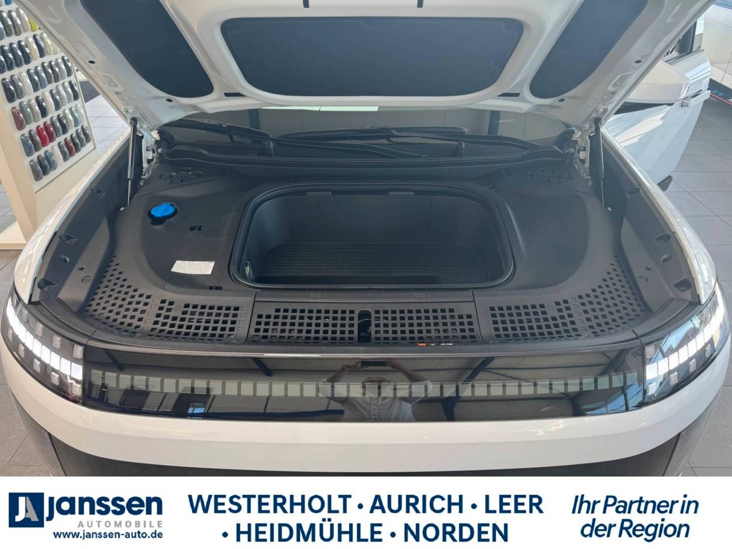 Fahrzeugabbildung Hyundai IONIQ 9 UNIQ Panorama-Glas-Schiebedach, Swivel-P