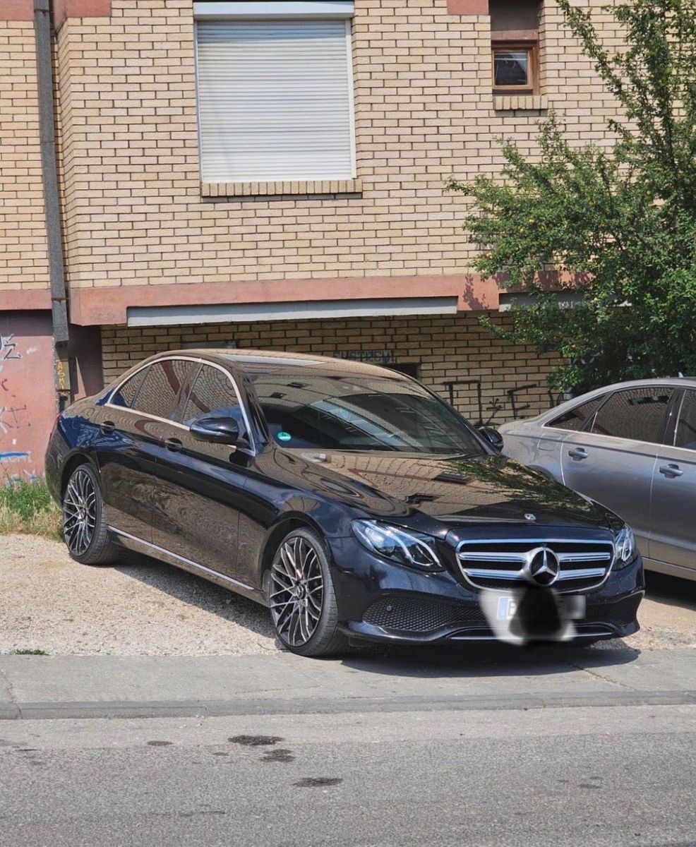 MERCEDES-BENZ Mercedes Benz E 220