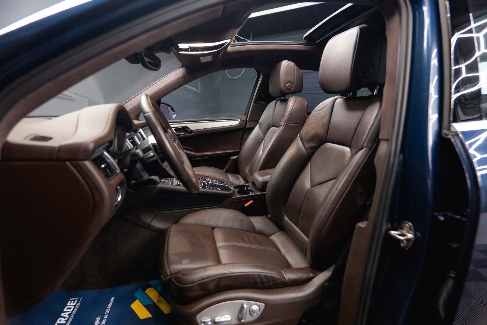 Fahrzeugabbildung Porsche Macan Turbo Sport-Design Chrono+ *Pano*DAB*LED*