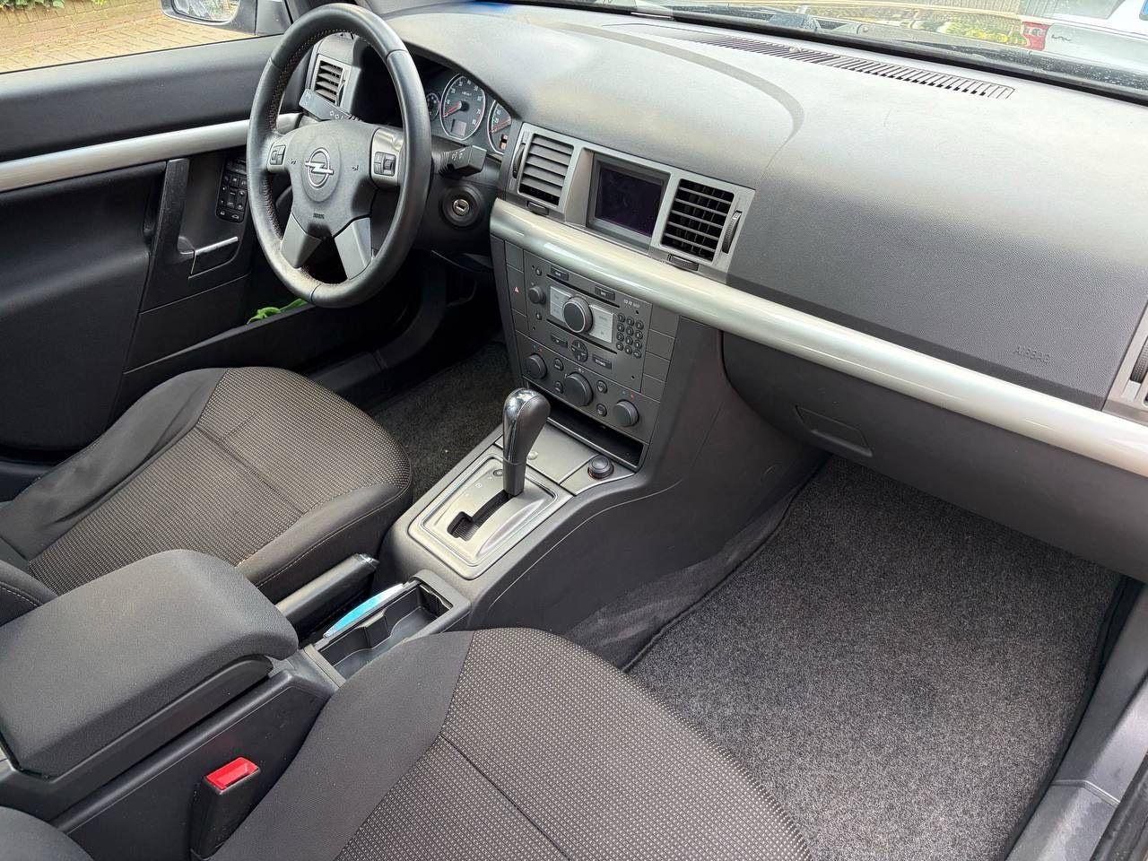 Opel Signum 2005 — photo 11