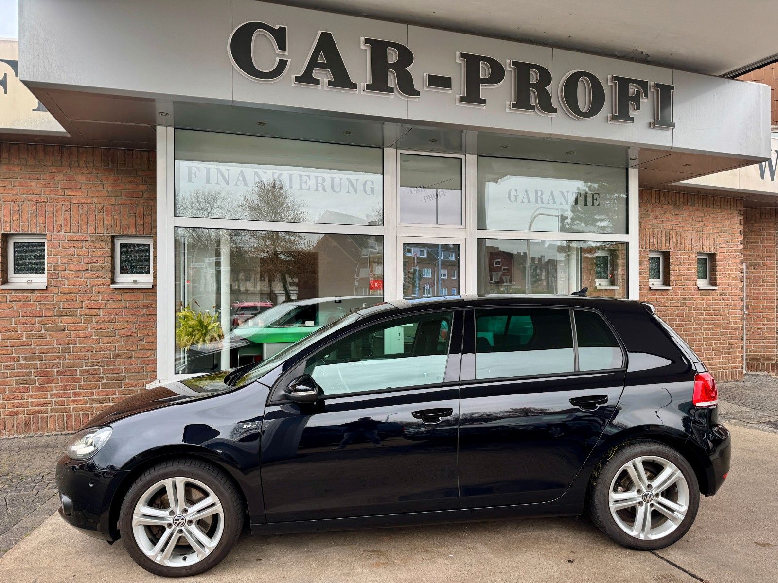 Fahrzeugabbildung Volkswagen Golf VI R-line DSG Klimaaut./PDC/Bluetooth