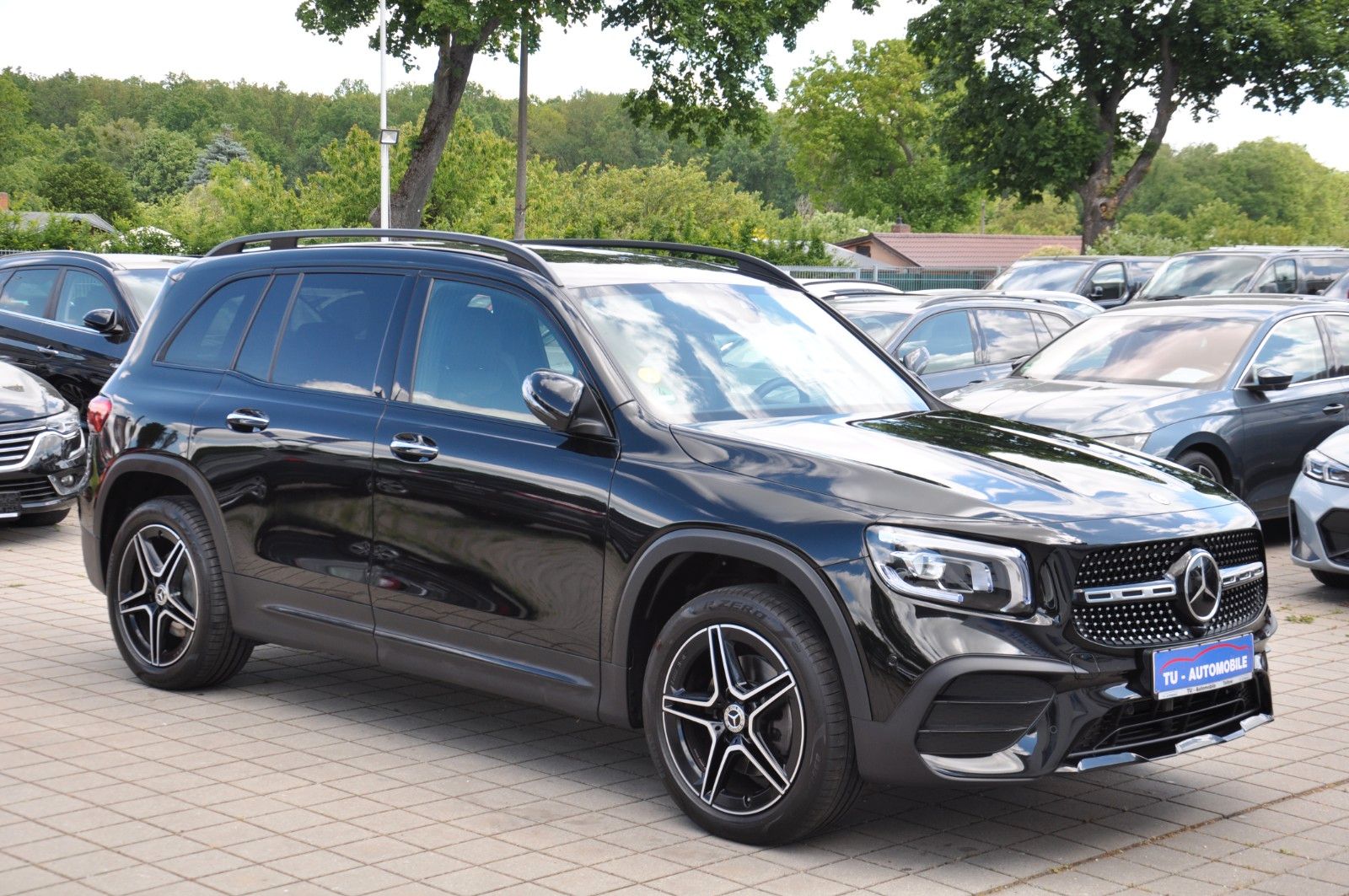 MERCEDES-BENZ GLB 220 d 8G-DCT AMG-NIGHT-DISTR.-RKAM-AHK-LED