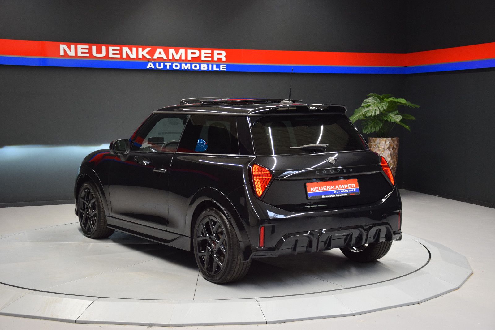 Fahrzeugabbildung MINI Cooper C Pano  ACC DCC 360° Harman Kardon Memory