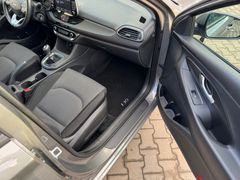 Fahrzeugabbildung Hyundai I30 Select 1,4 "NAVI-CAM-MULTI-SITZH-TEMPO-