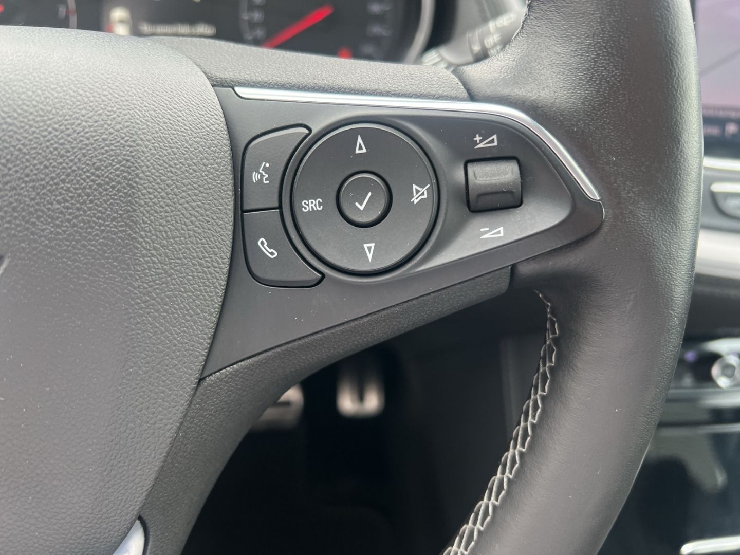 Fahrzeugabbildung Opel Grandland Ultimate 1.2 Turbo Navi Soundsystem 3