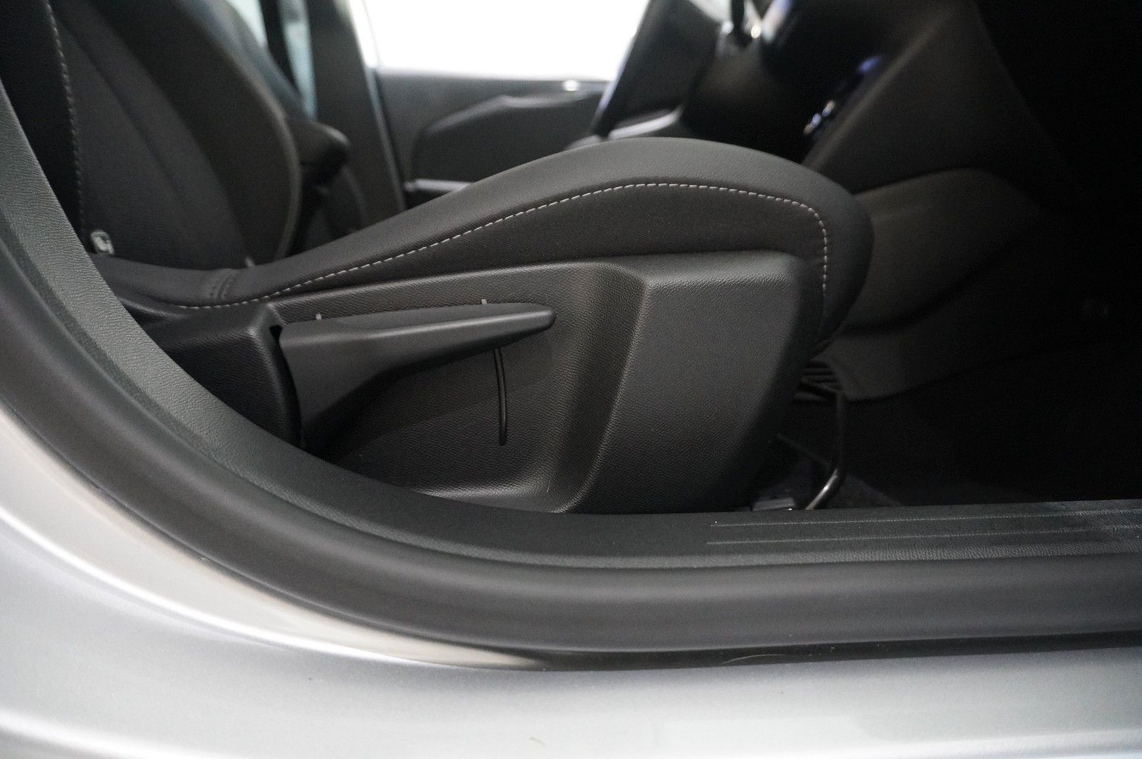 Fahrzeugabbildung Opel Corsa-e ELEGANCE 3-PHASIG NAVI/LED/KAMERA/SH/DAB