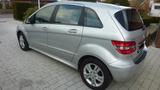 Mercedes-Benz B 160 BlueEFFICIENCY - - Mercedes-Benz B 160 mit Benzin-Antrieb: Van