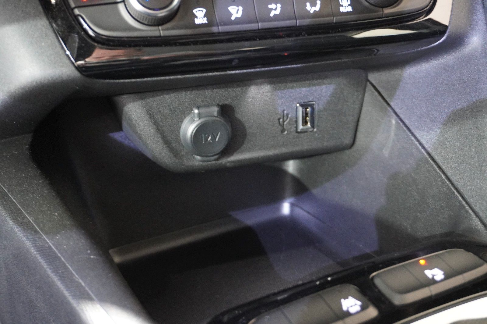 Fahrzeugabbildung Opel Corsa F 1.2 ELEGANCE NAVI/LED/SPORT/SH//VIRT/DAB